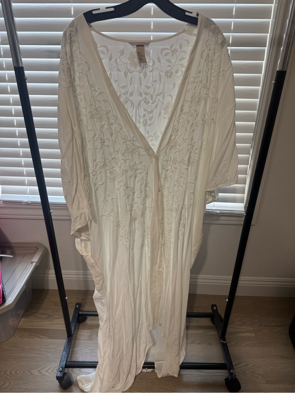 H&M White Embroidered Swim Coverup Robe